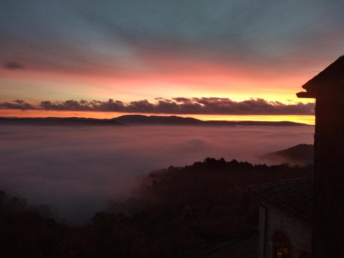 le rocher de Sampzon Buitenkant foto