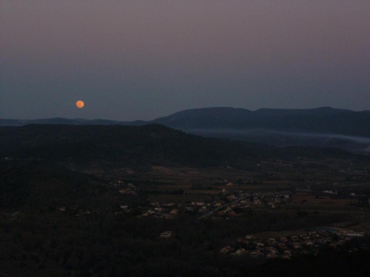 le rocher de Sampzon Buitenkant foto
