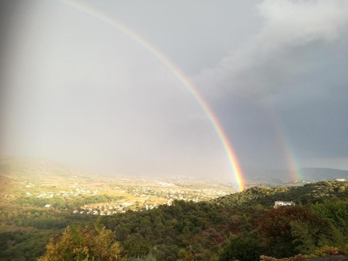 le rocher de Sampzon Buitenkant foto