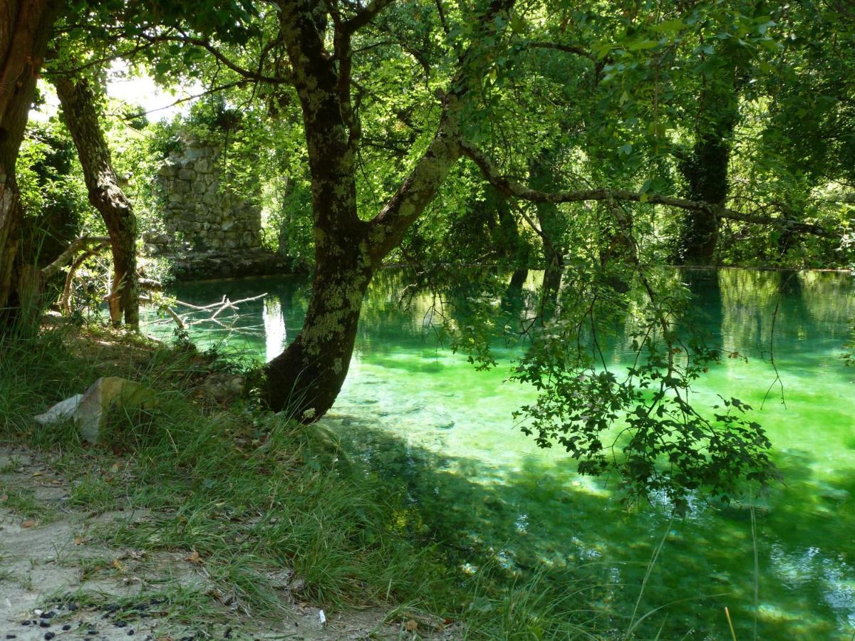 le rocher de Sampzon Buitenkant foto