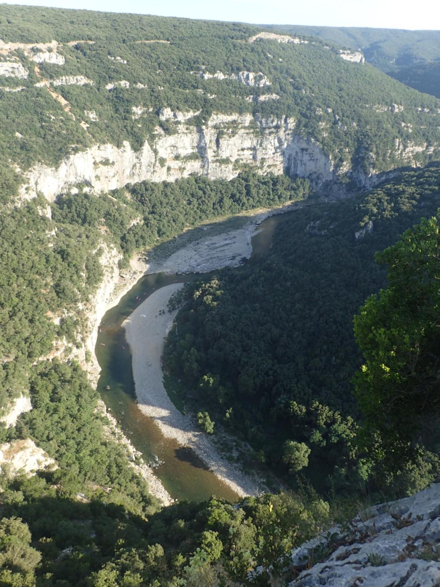 le rocher de Sampzon Buitenkant foto