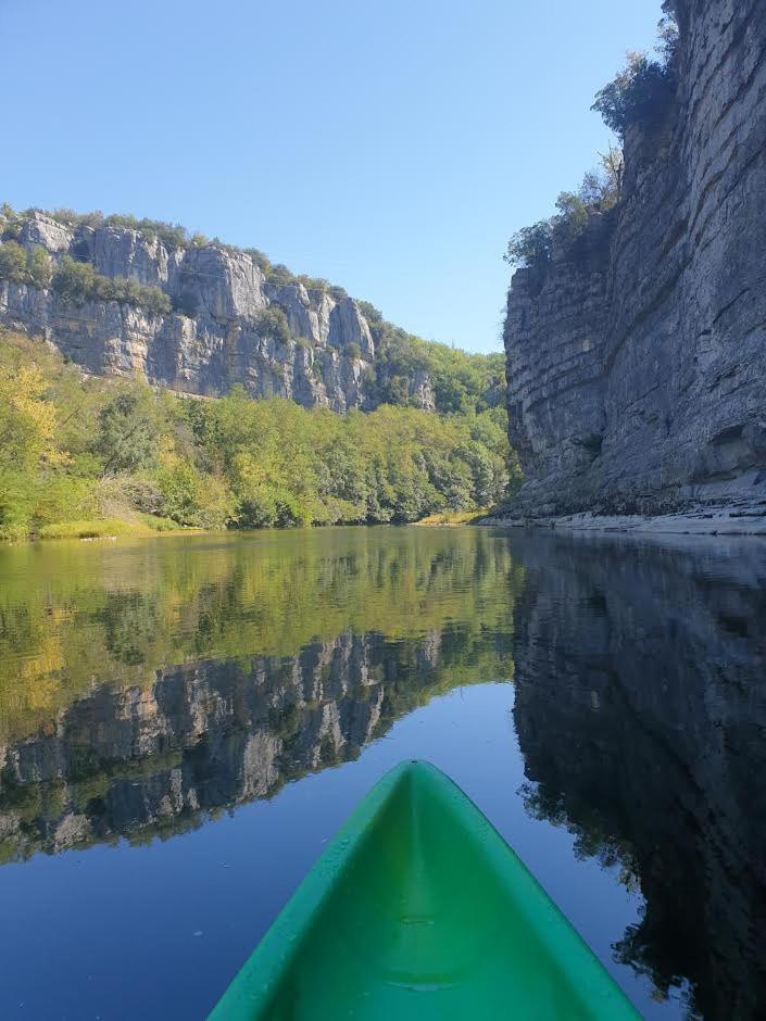 le rocher de Sampzon Buitenkant foto